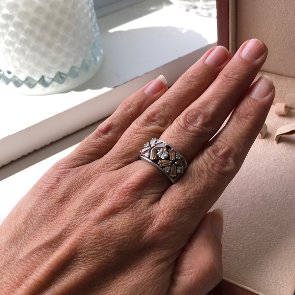 Sterling silver crystal design ring - Picture 3 of 6